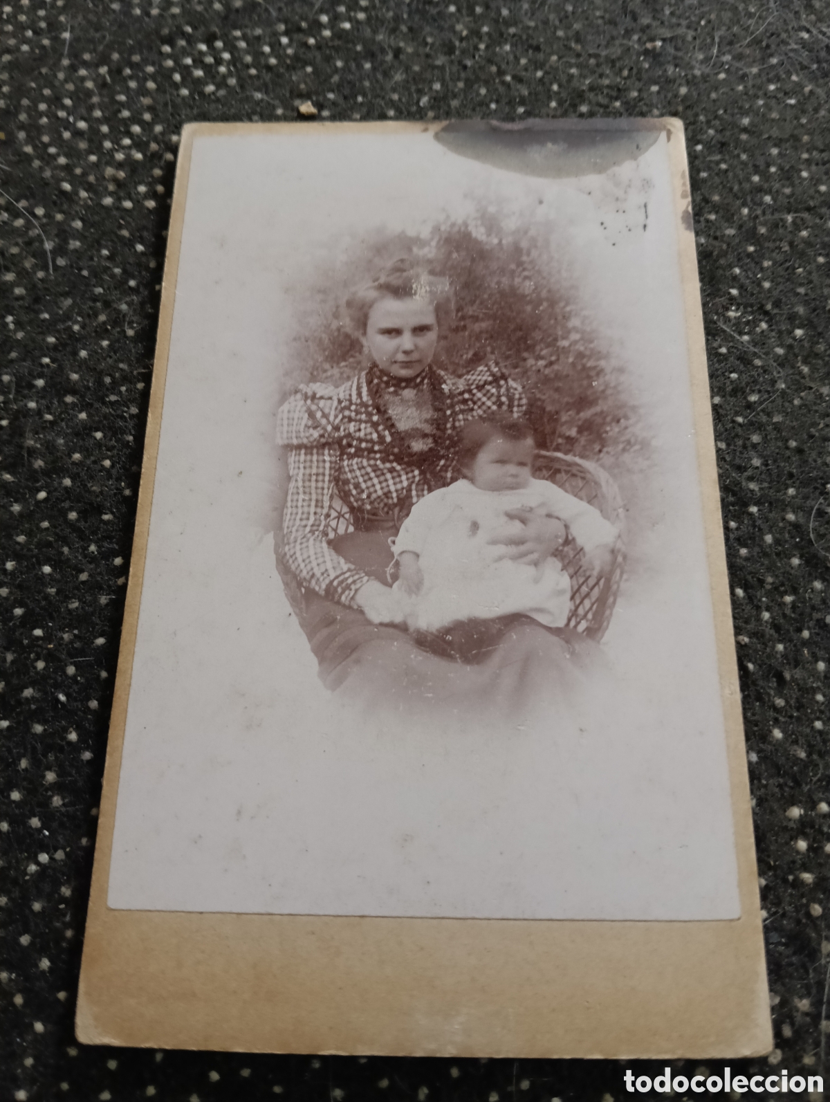 Fotograf&iacute;a antigua: 1865-1910 Fotograf&iacute;a Victoriana en cart&oacute;n de Dos hermanos de la &eacute;poca mide 11 x 6,5 aprox.