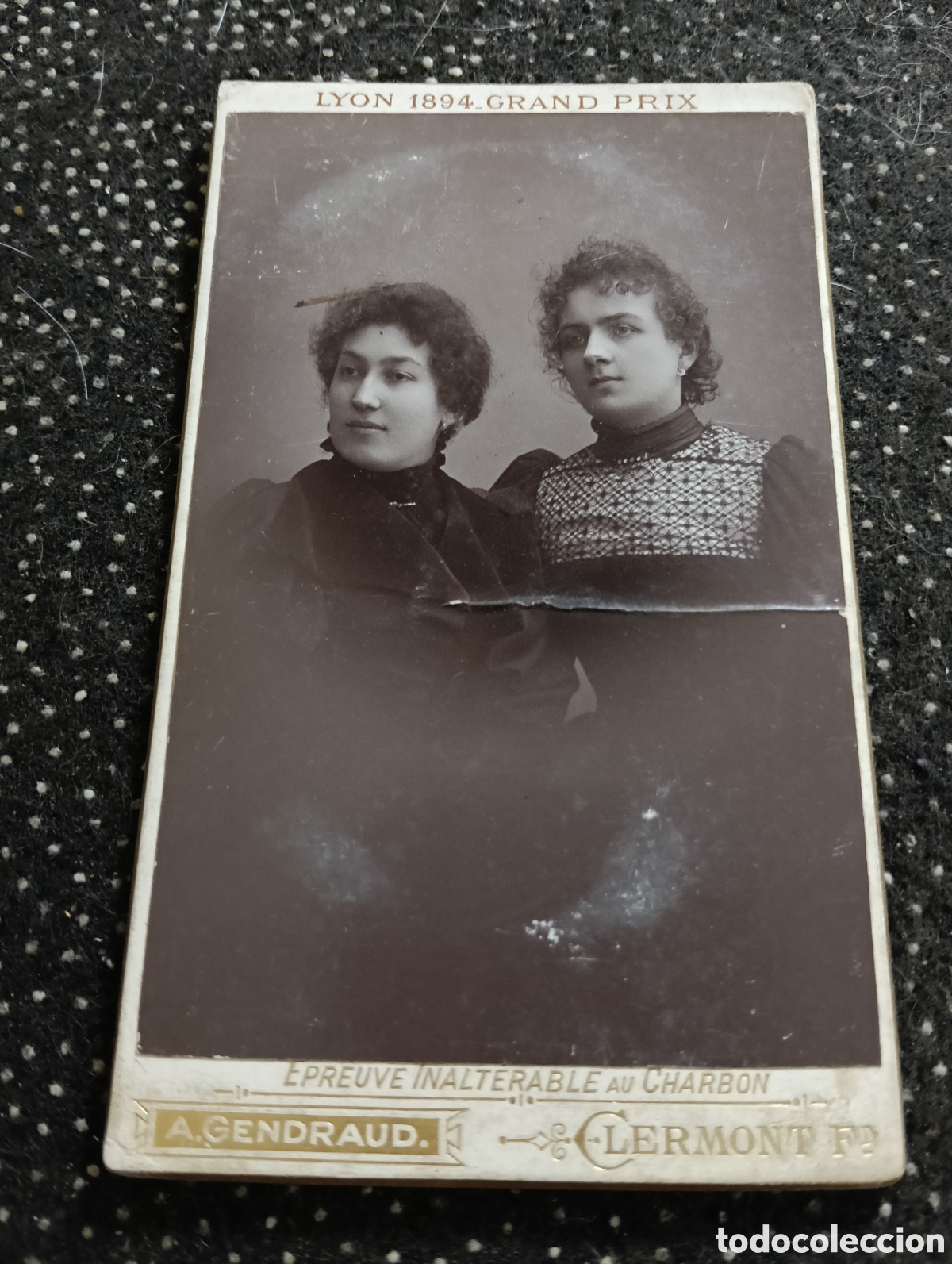 Fotograf&iacute;a antigua: 1865-1910 Fotograf&iacute;a Victoriana en cart&oacute;n de Dos hermanos de la &eacute;poca mide 11 x 6,5 aprox.