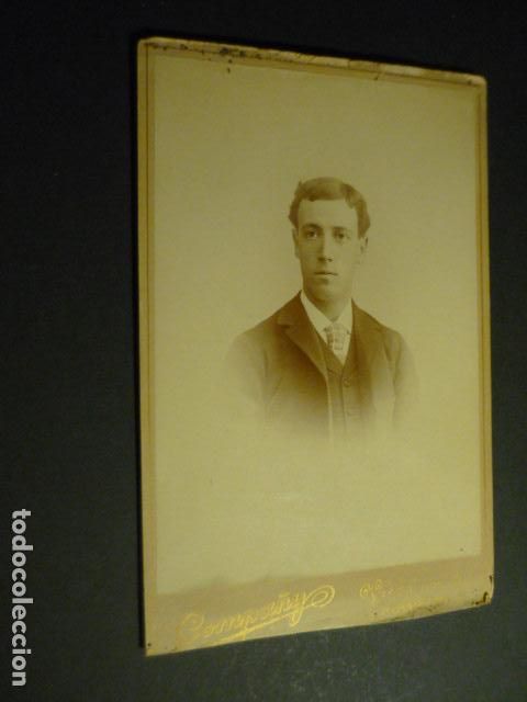 Alte Fotografie: RETRATO DE HOMBRE COMPA&Ntilde;Y FOTOGRAFO MADRID 11 X 16 CM