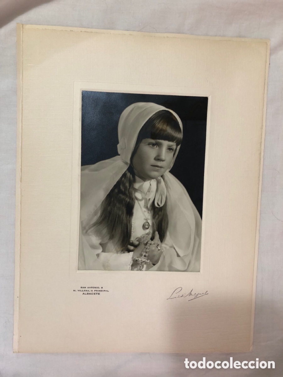 Fotograf&iacute;a antigua: Fotograf&iacute;a art&iacute;stica de estudio montada sobre passe-partout/cartulina