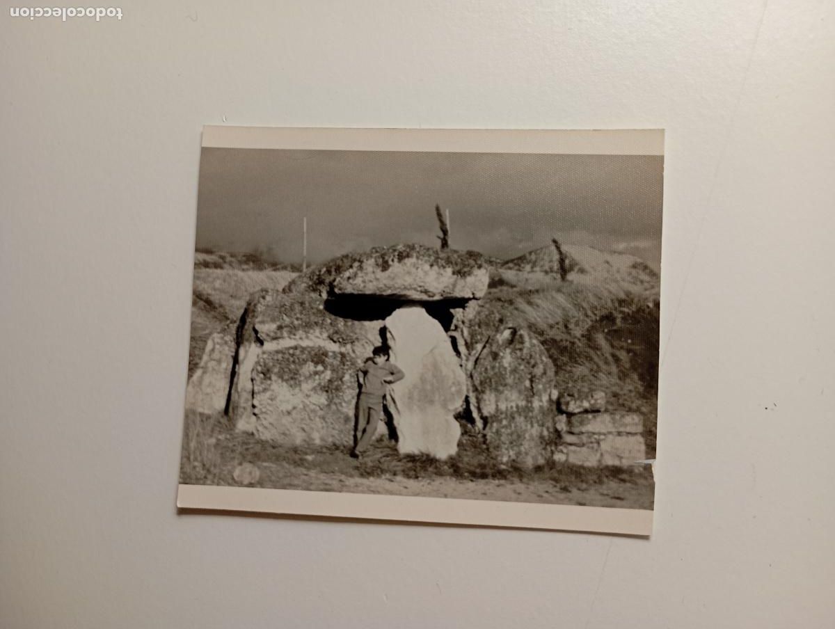 Fotograf&iacute;a antigua: ANTIGUA FOTOGRAF&Iacute;A PERSONAS EN UN DOLMEN. TDKP29D