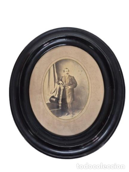 Fotograf&iacute;a antigua: Fotograf&iacute;a Antigua, Caballero - Foto de Estudio, Alb&uacute;mina - Marco Ovalado de &Eacute;poca - S.XIX