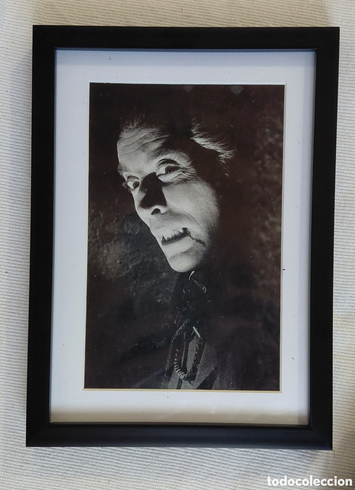 Fotograf&iacute;a antigua: Fotograf&iacute;a vintage de prensa Christopher Lee / Dr&aacute;cula enmarcada