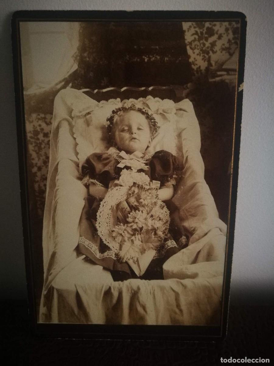 Fotograf&iacute;a antigua: Fotograf&iacute;a antigua post mortem alb&uacute;mina formato tarjeta de gabinete XIX