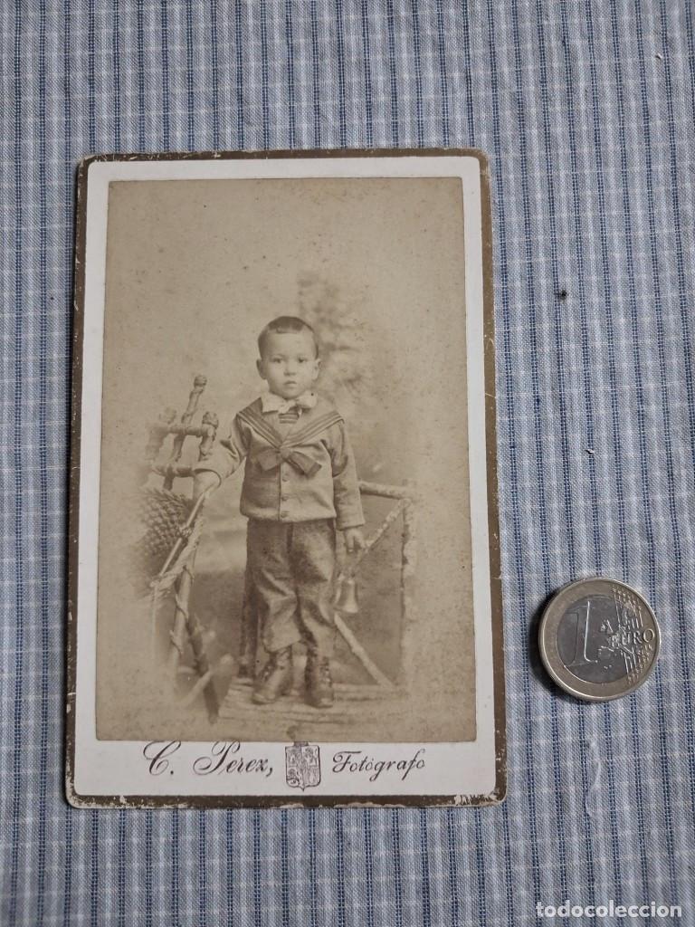 Fotograf&iacute;a antigua: Fotograf&iacute;a alb&uacute;mina Ni&ntilde;o con campana. Celestino P&eacute;rez
