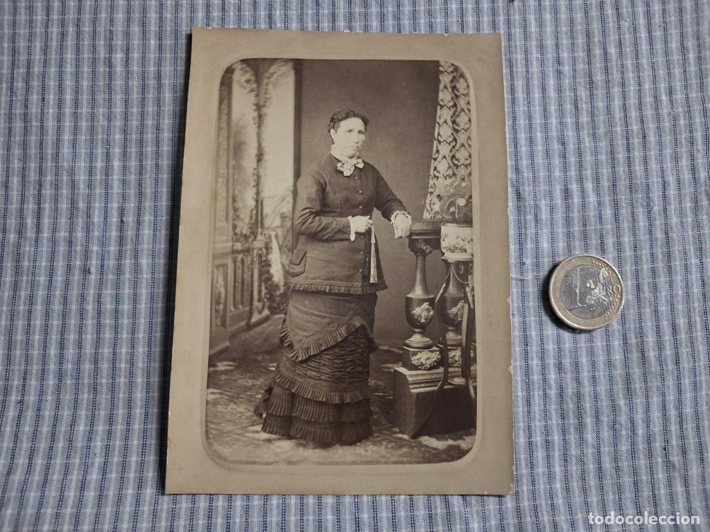 Fotograf&iacute;a antigua: Fotograf&iacute;a alb&uacute;mina Se&ntilde;ora. Sin datos