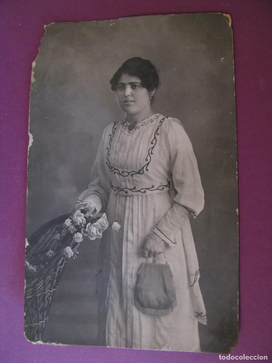 Fotograf&iacute;a antigua: ANTIGUA FOTO DE UNA SE&Ntilde;ORA. J. PARRA E HIJO. MALAGA. 13,5X8,5 CM. DESPERFECTOS