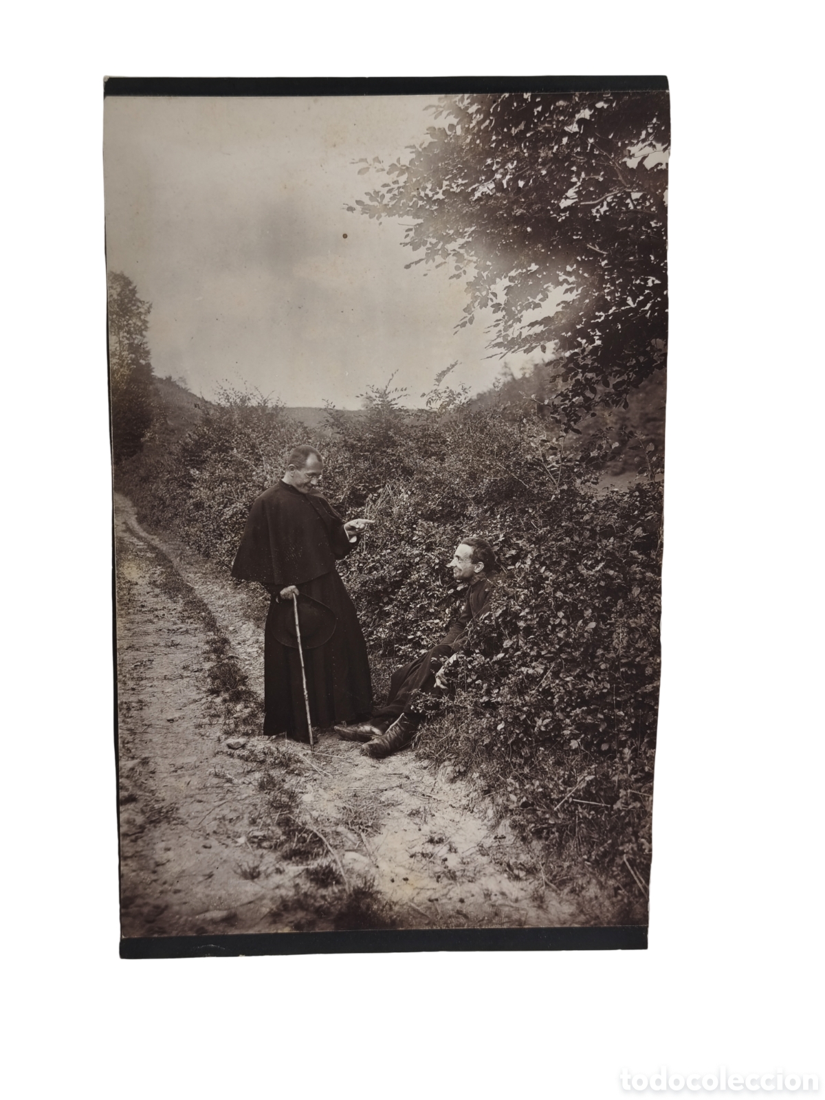 Fotograf&iacute;a antigua: FOTOGRAF&Iacute;A ANTIGUA - ESCENA COSTUMBRISTA: MONJE Y CAMPESINO EN CAMINO RURAL - C. 1920