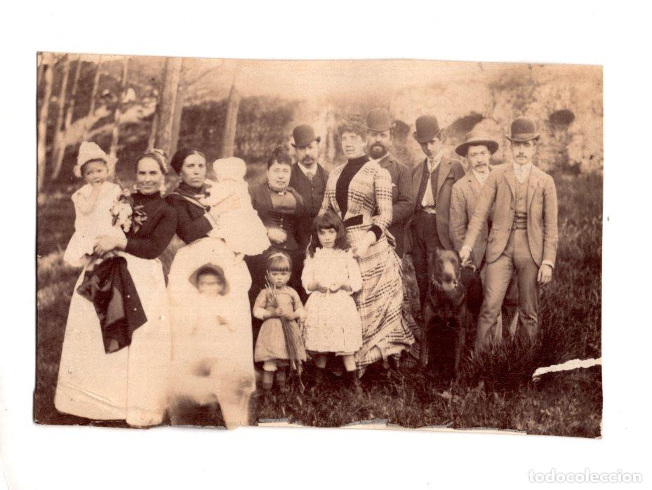 Fotograf&iacute;a antigua: GRUPO FAMILIAR BURGU&Eacute;S DE FINALES DEL SIGLO XIX. 13,7X9.