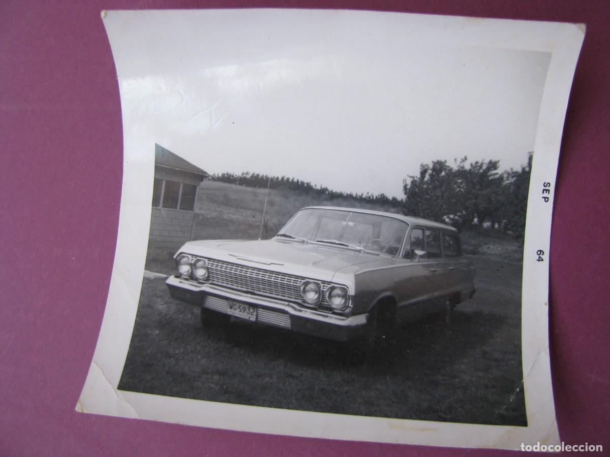 Fotograf&iacute;a antigua: FOTO DE EN COCHE CHEVROLET IMPALA STATION WAGON. EE.UU. 1964 8,5X8,5 CM
