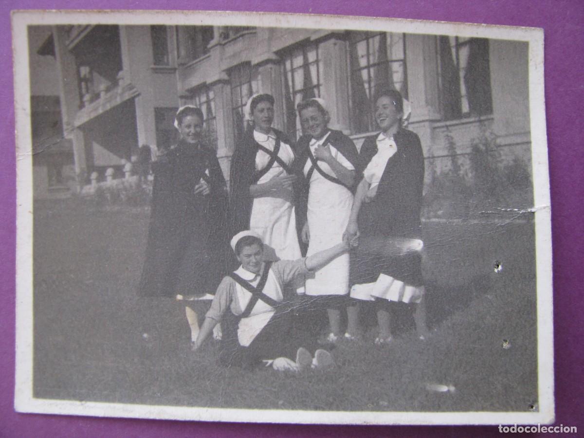 Fotograf&iacute;a antigua: 2 FOTOS DE LOS A&Ntilde;OS 1940. HOSPITAL, ENFERMERAS. SIN IDENTIFICAR EL LUGAR