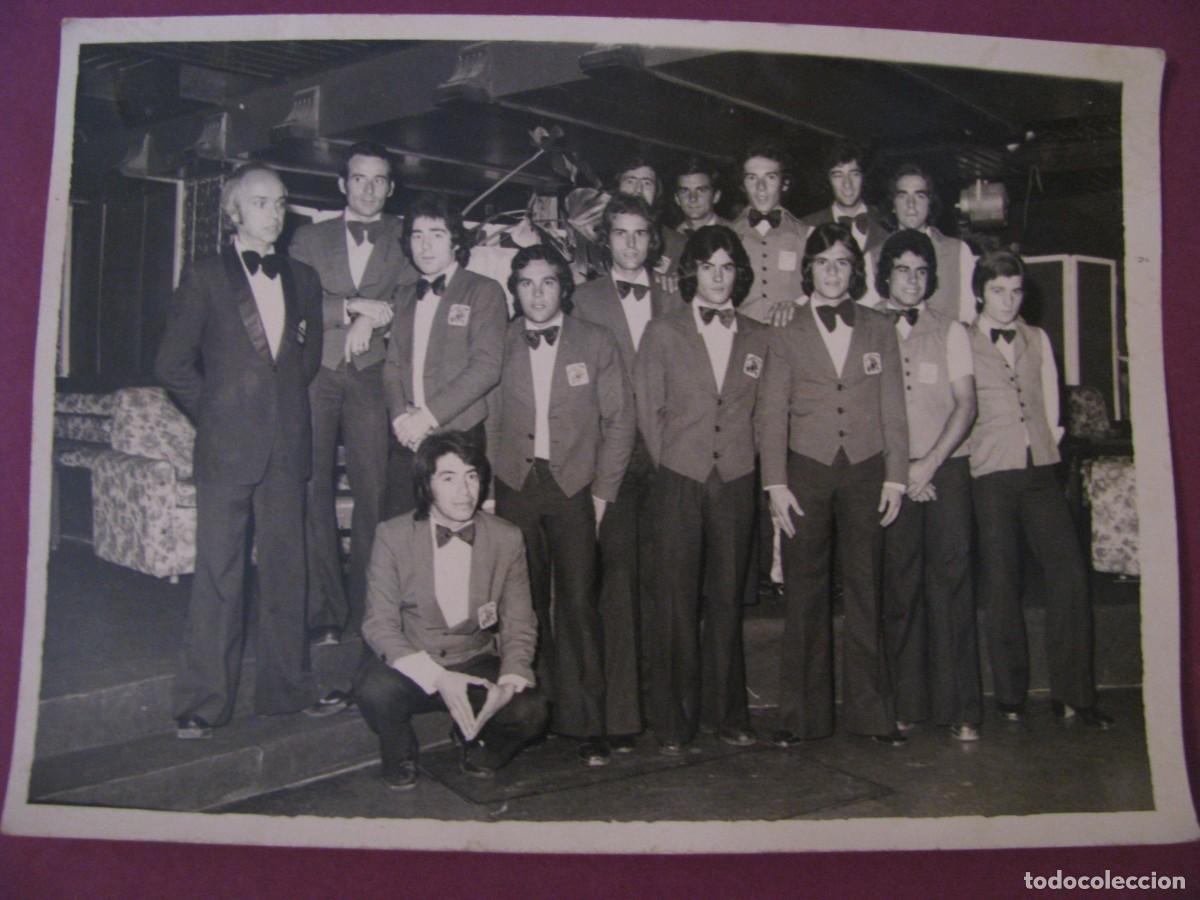 Fotograf&iacute;a antigua: FOTO DEL PERSONAL DE ALGUN HOTEL O ALGUN CLUB. SIN DATOS. A&Ntilde;OS 70. 14X10 CM