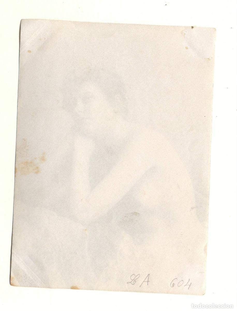 Fotograf&iacute;a antigua: Erotismo. Desnudo femenino de estudio, 1890's. 10x13cm.