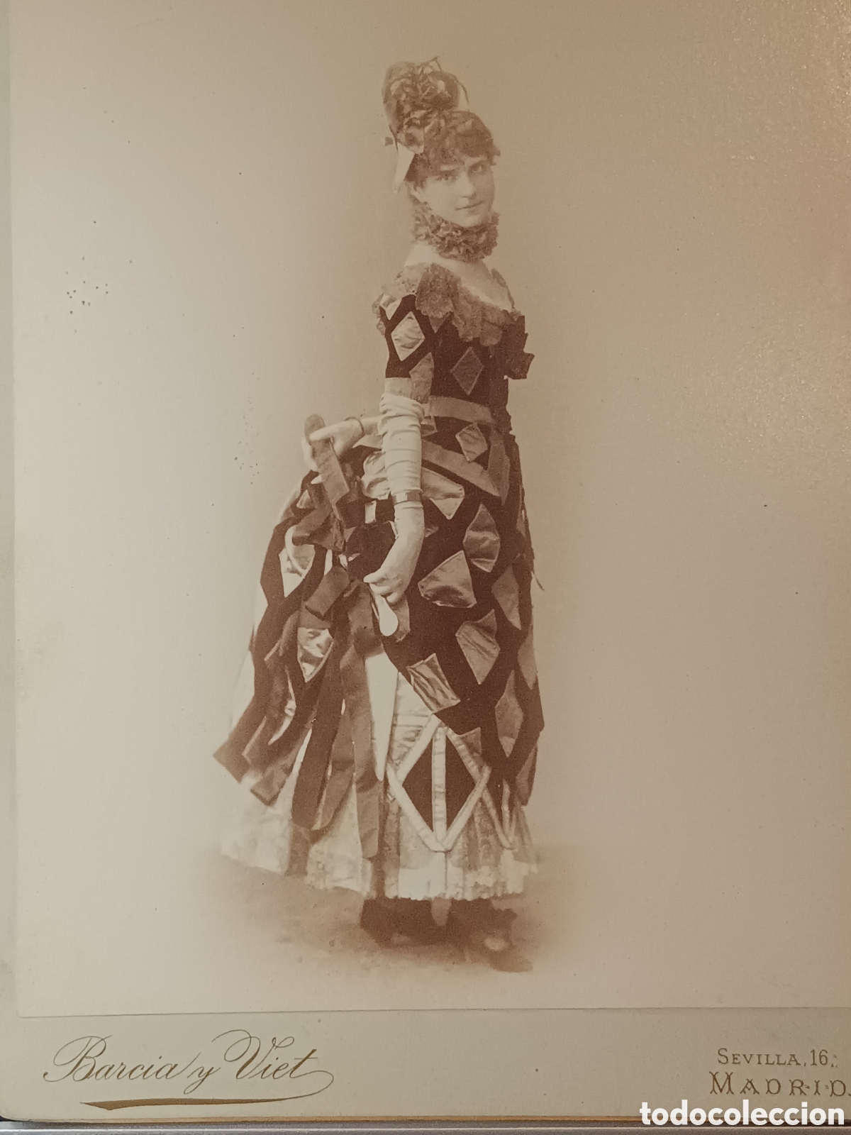 Fotograf&iacute;a antigua: FOTOGRAF&Iacute;A ANTIGUA, DAMA CON DISFRAZ DE ARLEQU&Iacute;N Y M&Aacute;SCARA BARCIA Y VI&Eacute;T. MADRID ca. 1885
