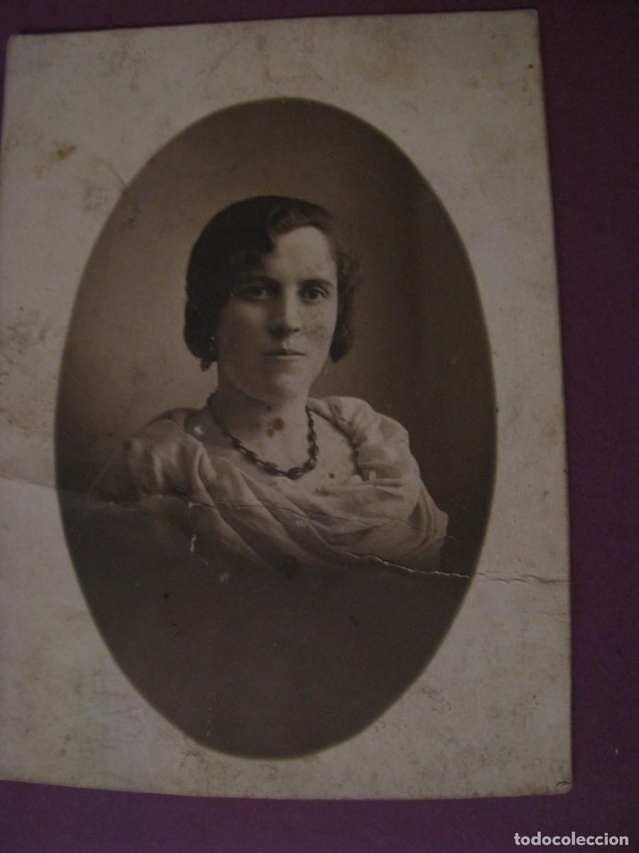 Fotograf&iacute;a antigua: FOTO DE UNA MUJER. FOTOGRAFO LAFUENTE, GRANADA. ZUBIA 1931. 12X9 CM. DESPERFECTOS
