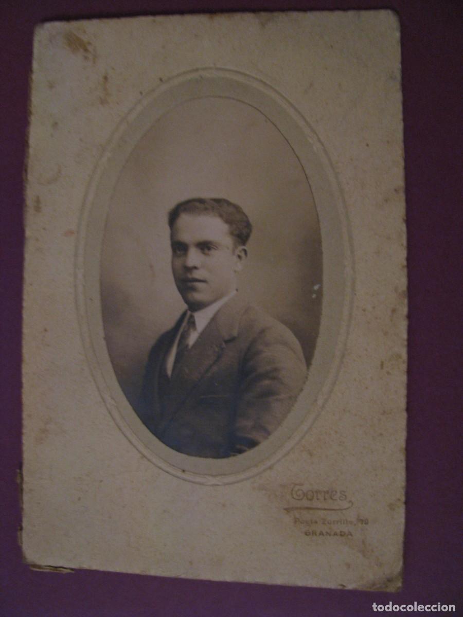 Fotograf&iacute;a antigua: ANTIGUA FOTO DE UN JOVEN. FOTOGRAFO TORRES, GRANADA. 15X10 CM.