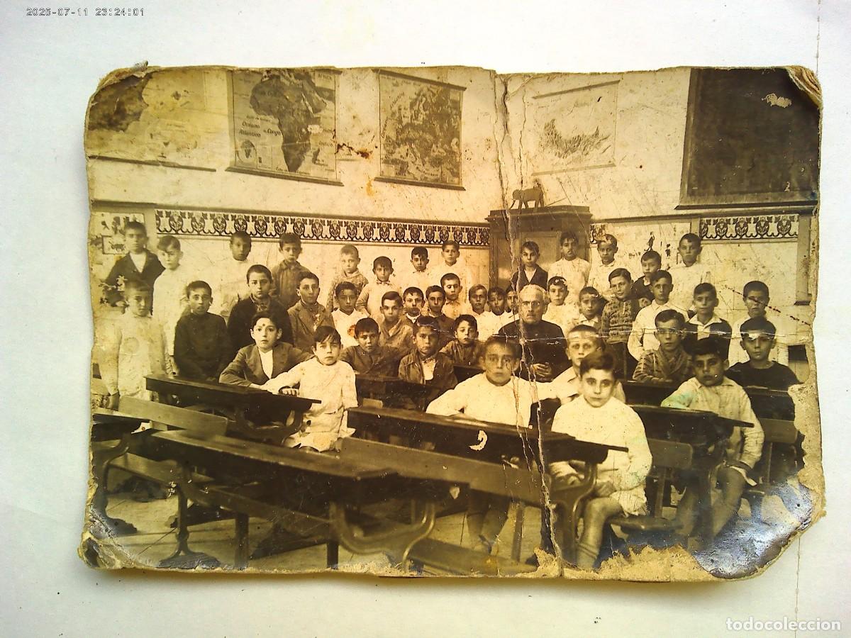 Fotograf&iacute;a antigua: ANTIGUA FOTO ESCOLAR : NI&Ntilde;OS EN CLASE CON SU MAESTRO. PRINCIPIOS DE SIGLO .... 11,5 X 16,5 CM