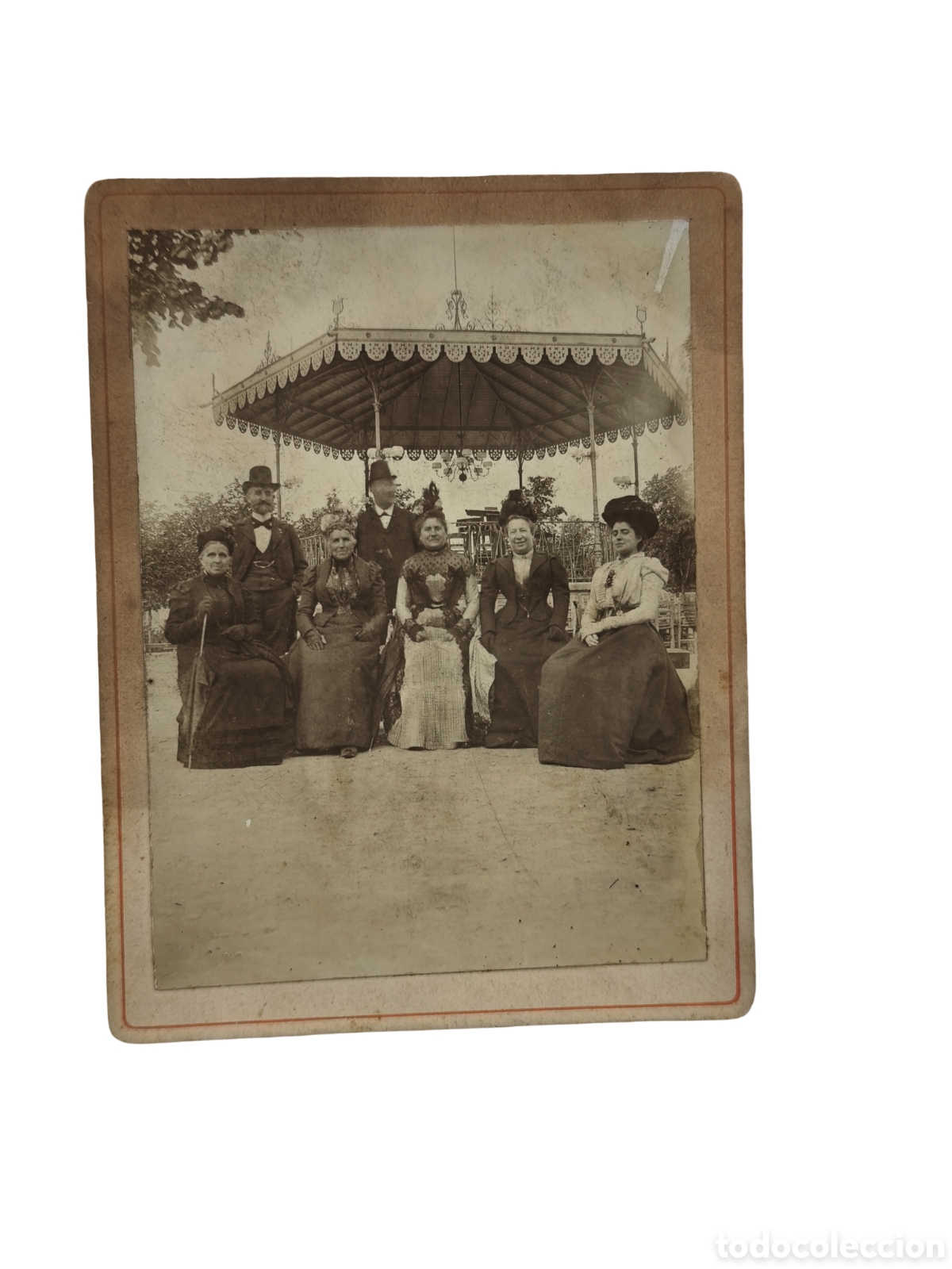 Fotograf&iacute;a antigua: Francia / Europa. Belle &Eacute;poque - Elegante Grupo Burgu&eacute;s Ante Un Templete O Quiosco De M&uacute;sica - Fotog