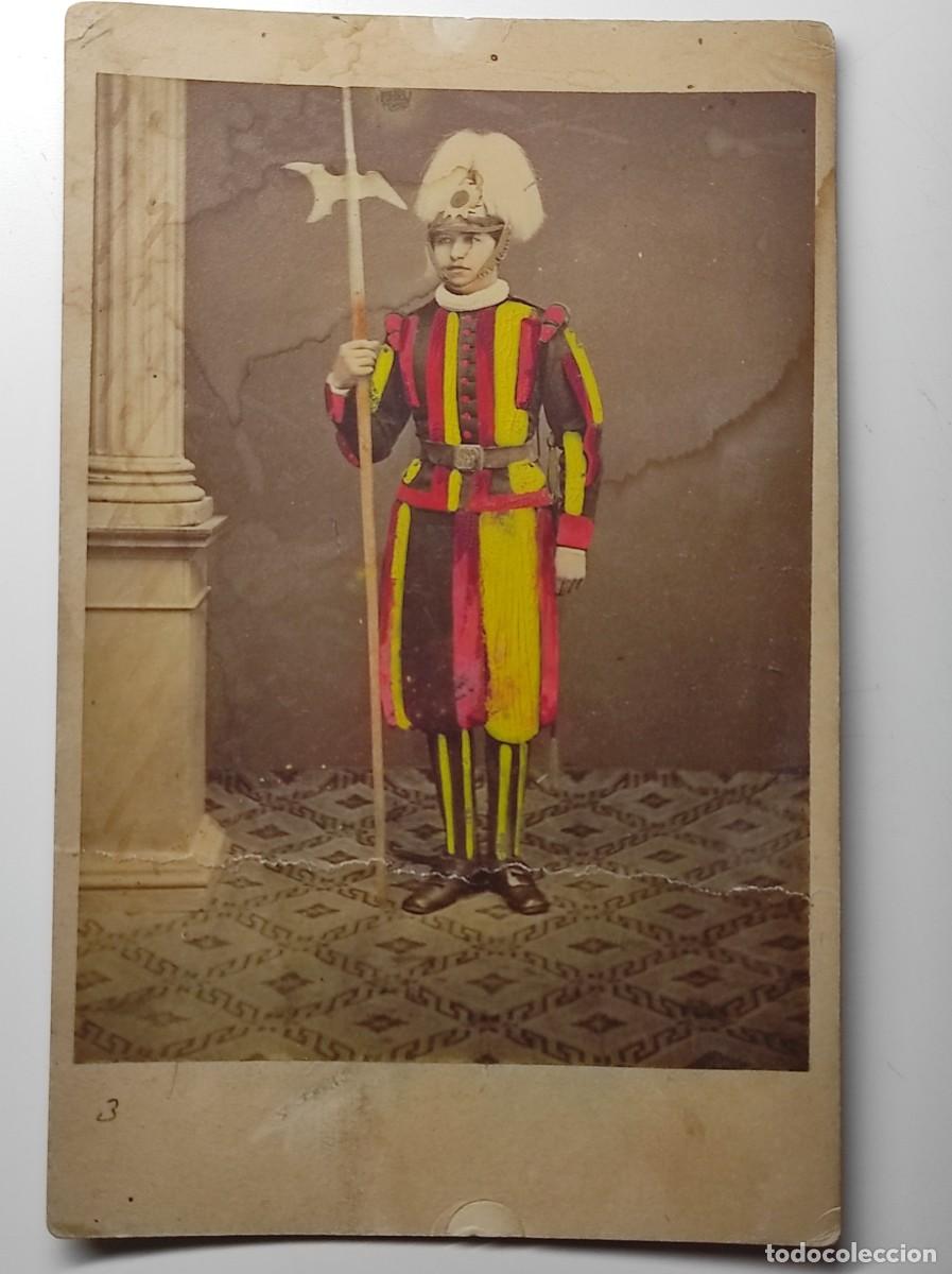 Fotograf&iacute;a antigua: FOTOGRAF&Iacute;A SEGURAMENTE GUARDIA SUIZO DEL VATICANO COLOREADA A MANO - FOT&Oacute;GRAFO DESCONOCIDO