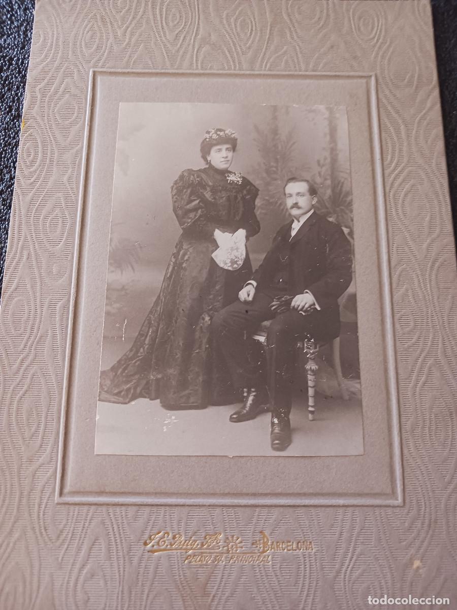 Fotograf&iacute;a antigua: antigua fotografia matrimonio posando, sobre carton duro, foto J.E. Puig