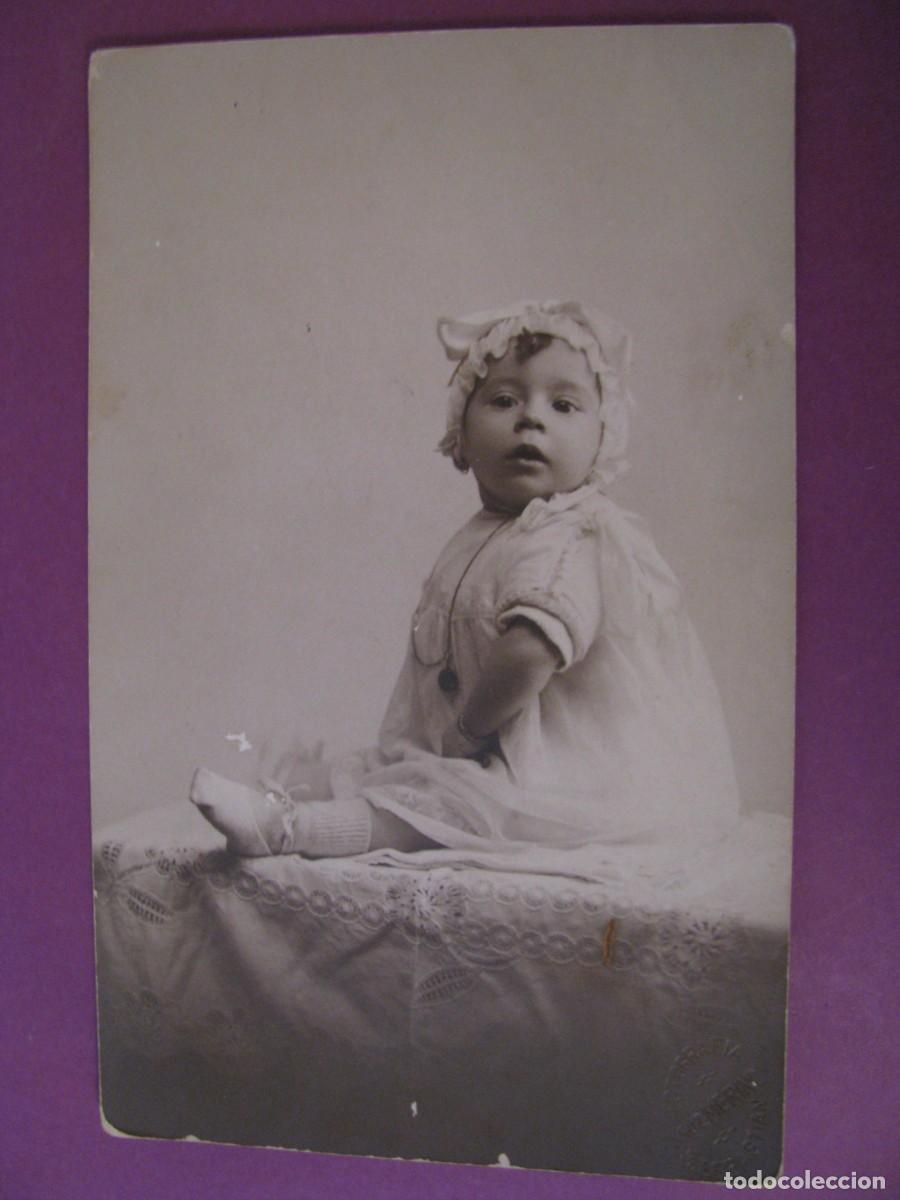 Fotograf&iacute;a antigua: ANTIGUA FOTO DE UN BEBE. FOTOGRAFIA KRUZ MERINO. S. SEBASTIAN. 13,5X8,5 CM