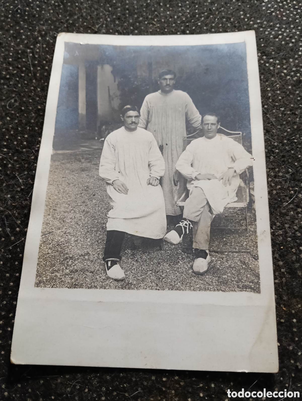 Fotograf&iacute;a antigua: Antigua fotograf&iacute;a de los a&ntilde;os 1900 aprox. Tres compa&ntilde;eros