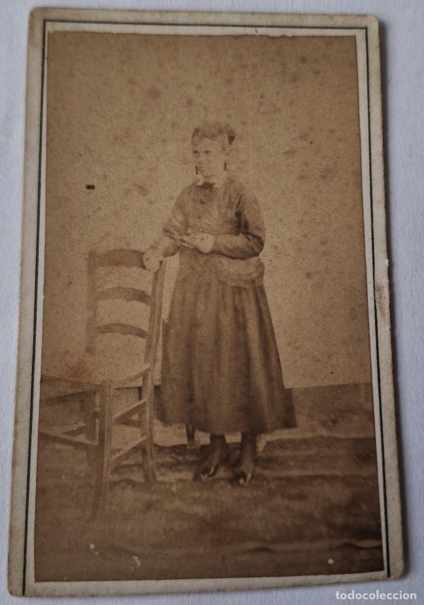 Fotograf&iacute;a antigua: FOTO POSTAL MUY ANTIGUA ALBUMINA - CON CARTON - SIGLO XIX - SE&Ntilde;ORA CON SILLA