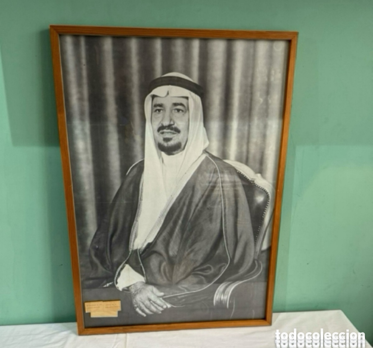 Fotografia antica: Antigua fotograf&iacute;a oficial de SU MAJESTAD EL REY ARABIA SAUDITA rey Khalid Bin Abdulaziz Al Saud.