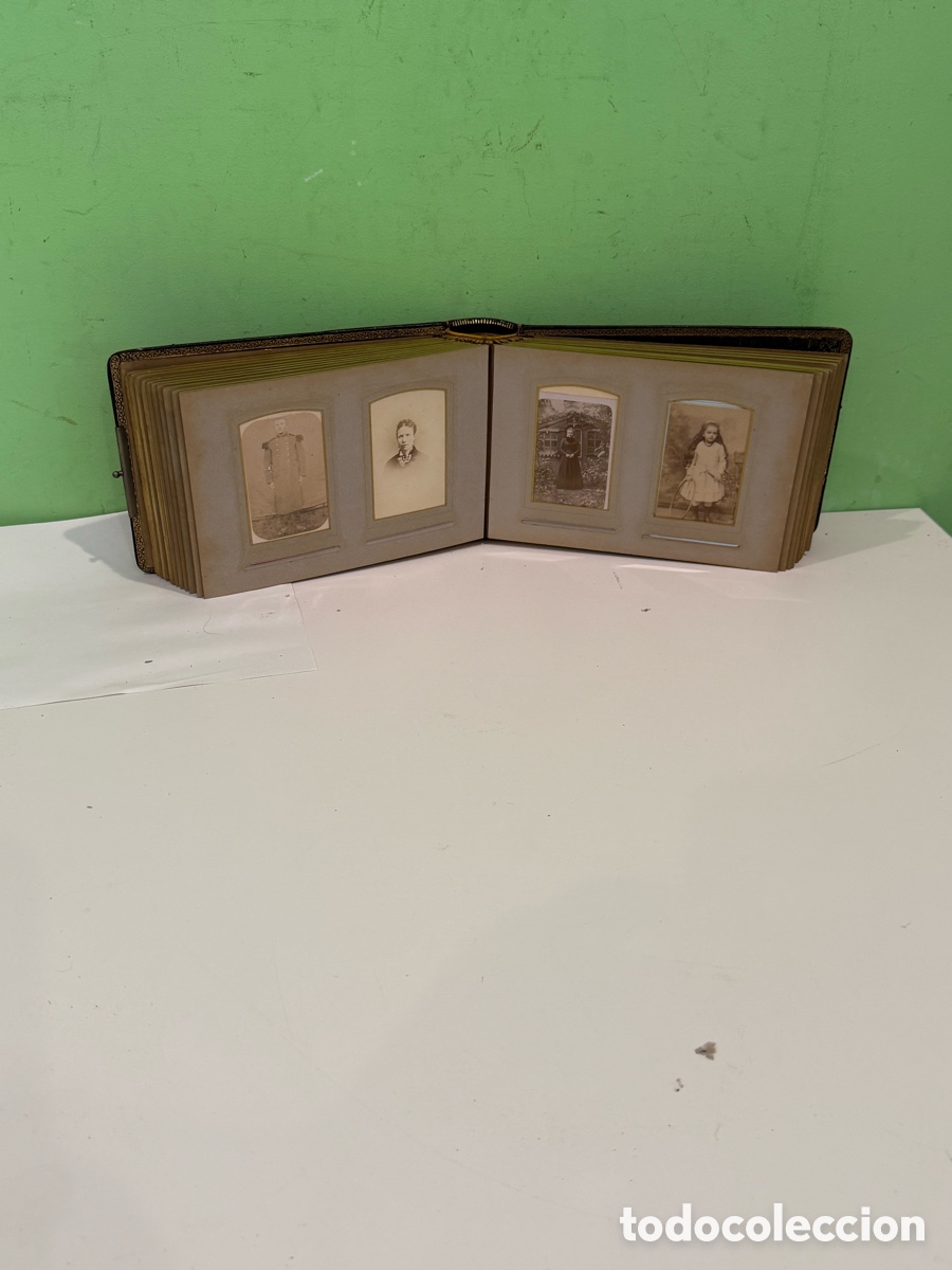 Antique Photography: &Aacute;lbum antiguo de 70 fotograf&iacute;as alb&uacute;minas Siglo XIX cuero original completo