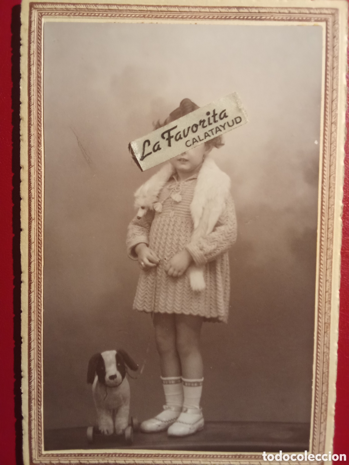 Fotograf&iacute;a antigua: Fotografia Austrica , Tarjeta postal ,C/ Alfonso 34 ZARAGOZA Ni&ntilde;a posando perro juguete, JMJ