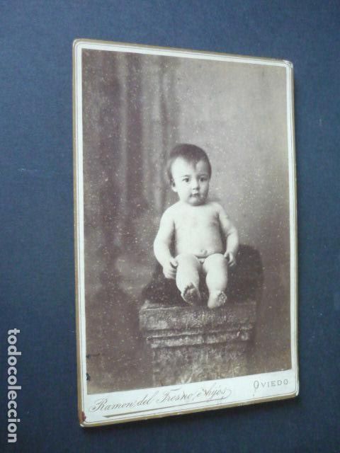 Fotografia antiga: OVIEDO RETRATO DE NI&Ntilde;O DESNUDO RAMON DEL FRESNO E HIJOS FOTOGRAFO ALBUMINA 10,5 X 16,5 CM