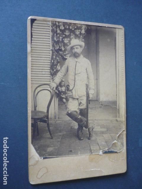 Fotografia antiga: CUBA RETRATO MILITAR ESPA&Ntilde;OL UNIFORME DE RAYADILLO ALBUMINA 10,5 X 16,5 CM
