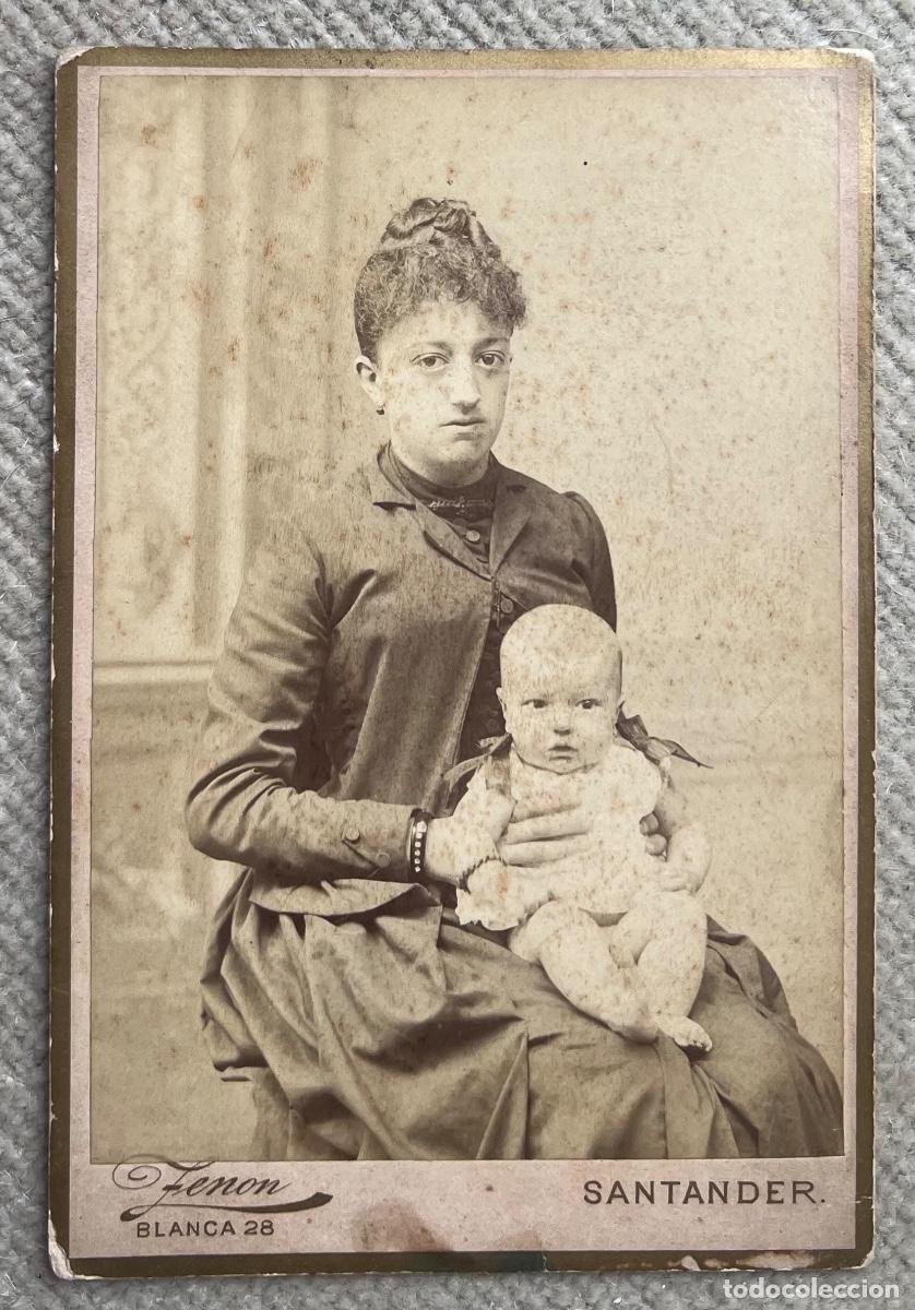 Fotograf&iacute;a antigua: Fotograf&iacute;a alb&uacute;mina de joven Madre reci&eacute;n viuda con su Hija - Fot&oacute;grafo Zenon -Santander