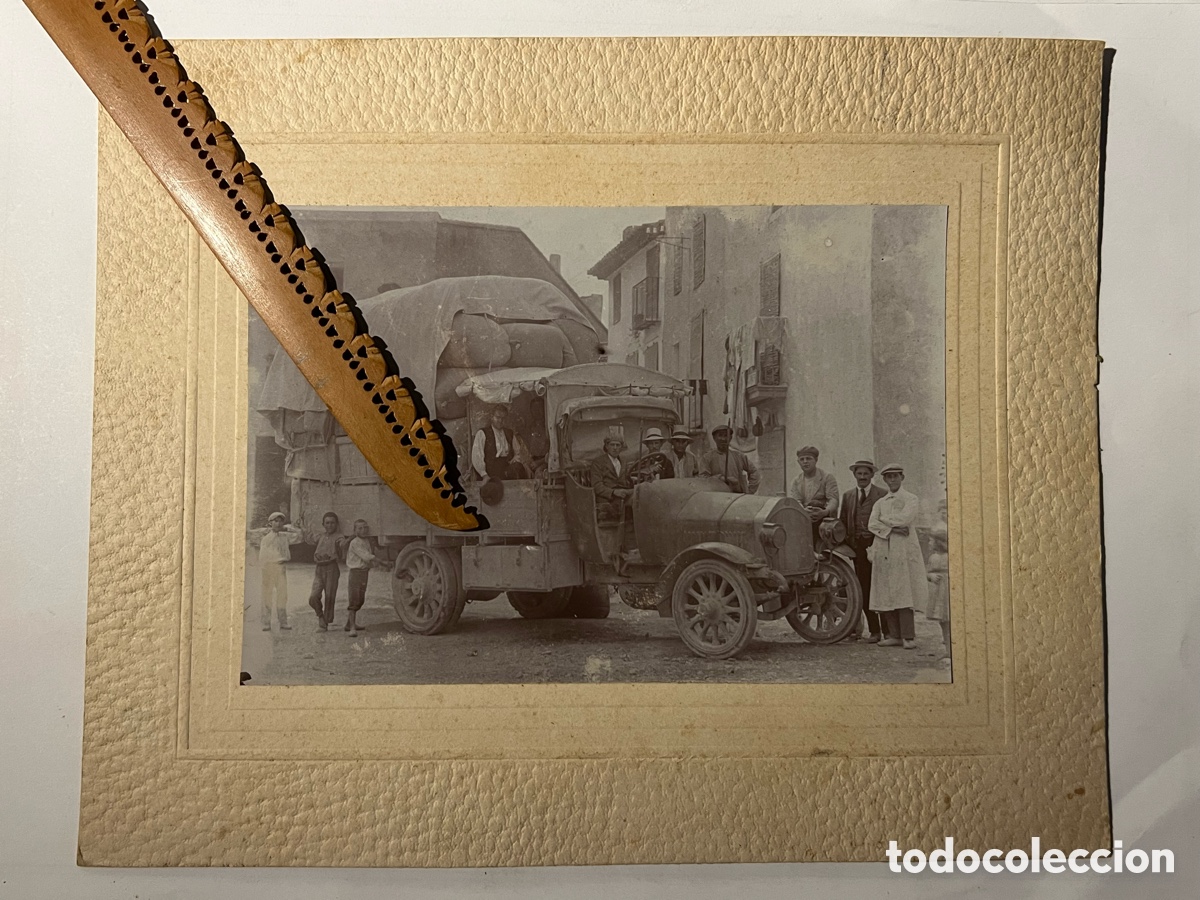 Fotograf&iacute;a antigua: PE&Ntilde;&Iacute;SCOLA ? fotograf&iacute;a costumbrista.. Cami&oacute;n FIAT.. Trabajadores.. Jos&eacute; Royo, fot&oacute;grafo (h.1900?)