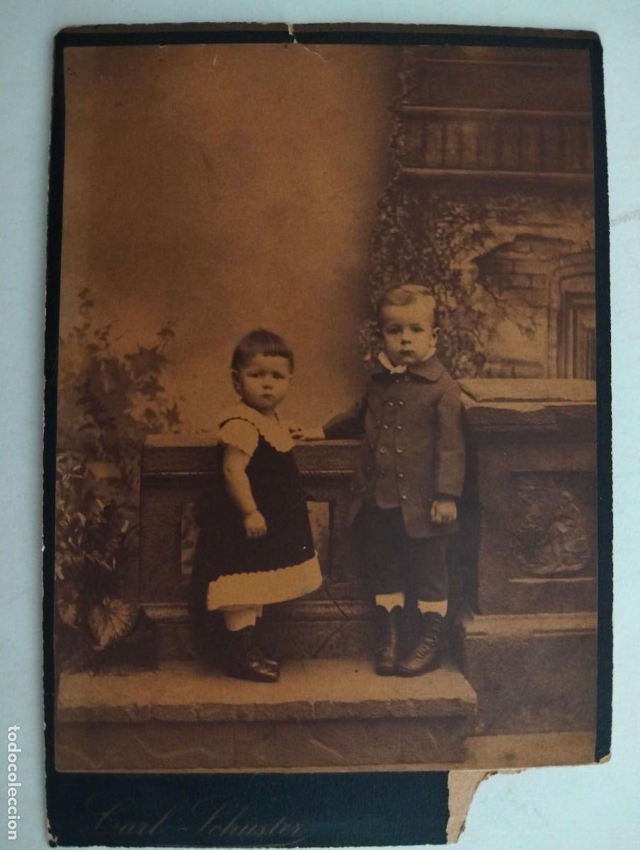 Fotografia antica: ANTIGUA FOTOGRAFIA 1882, ESTUDIO CARL SCHUSTER, PRINCIPIO SIGLO XX, MEDIDA 11 X 16 CM, NI&Ntilde;OS POSANDO