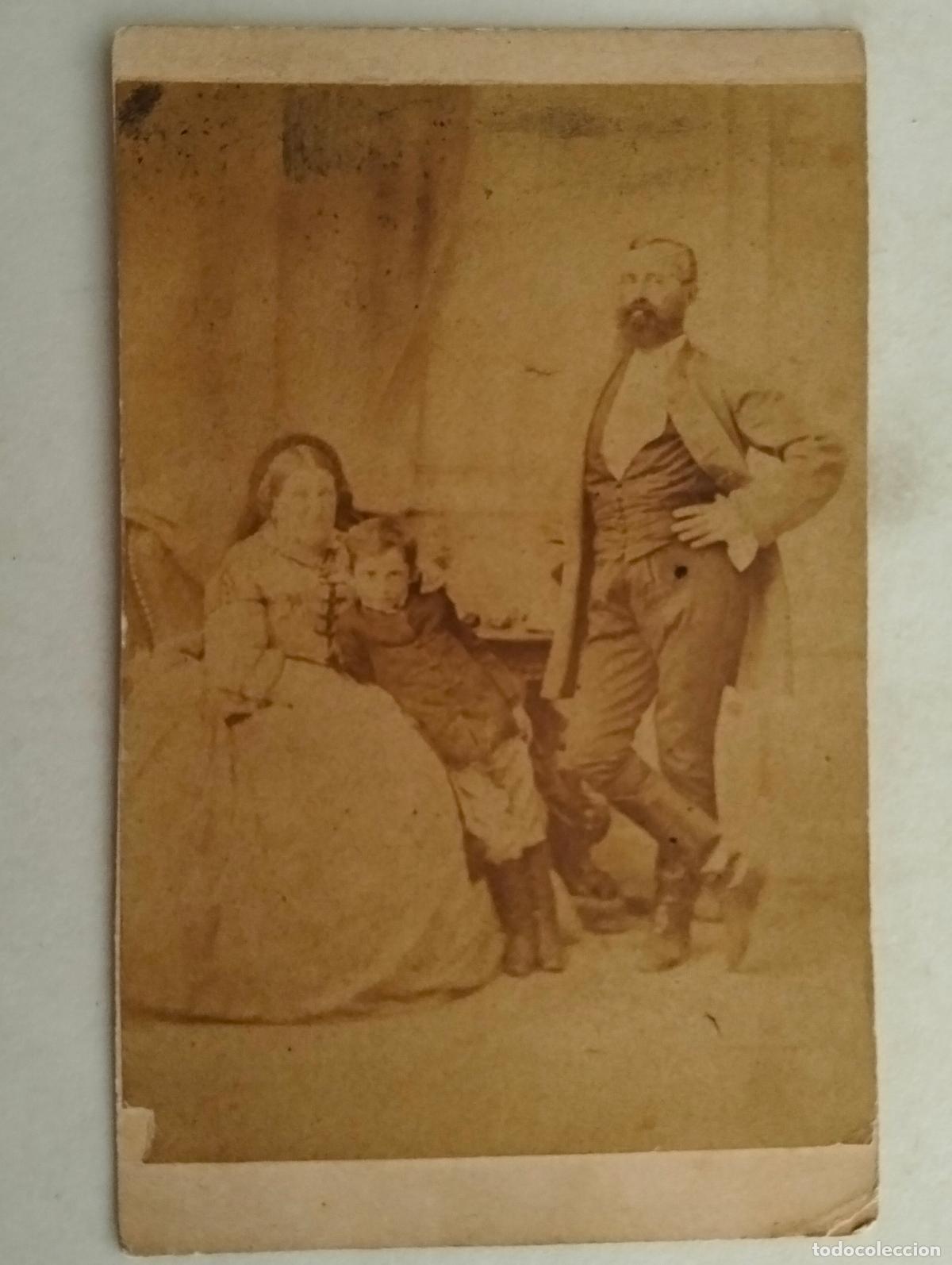 Fotograf&iacute;a antigua: ANTIGUA FOTOGRAFIA, MATRIMONIO CON HIJO, PRINCIPIO SIGLO XX, MEDIDAS 6 X 10,5 CM