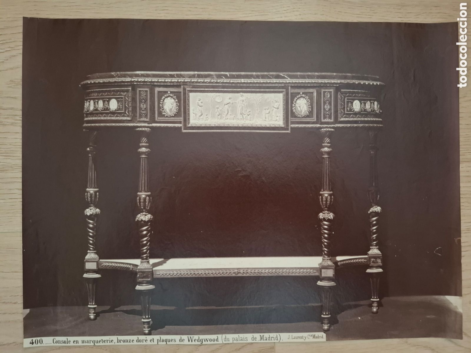 Antique Photography: N&ordm; 400. Console de marqueterie, bronze dor&eacute; et plaques de Wedgwood (du palais de Madrid) J. Laurent