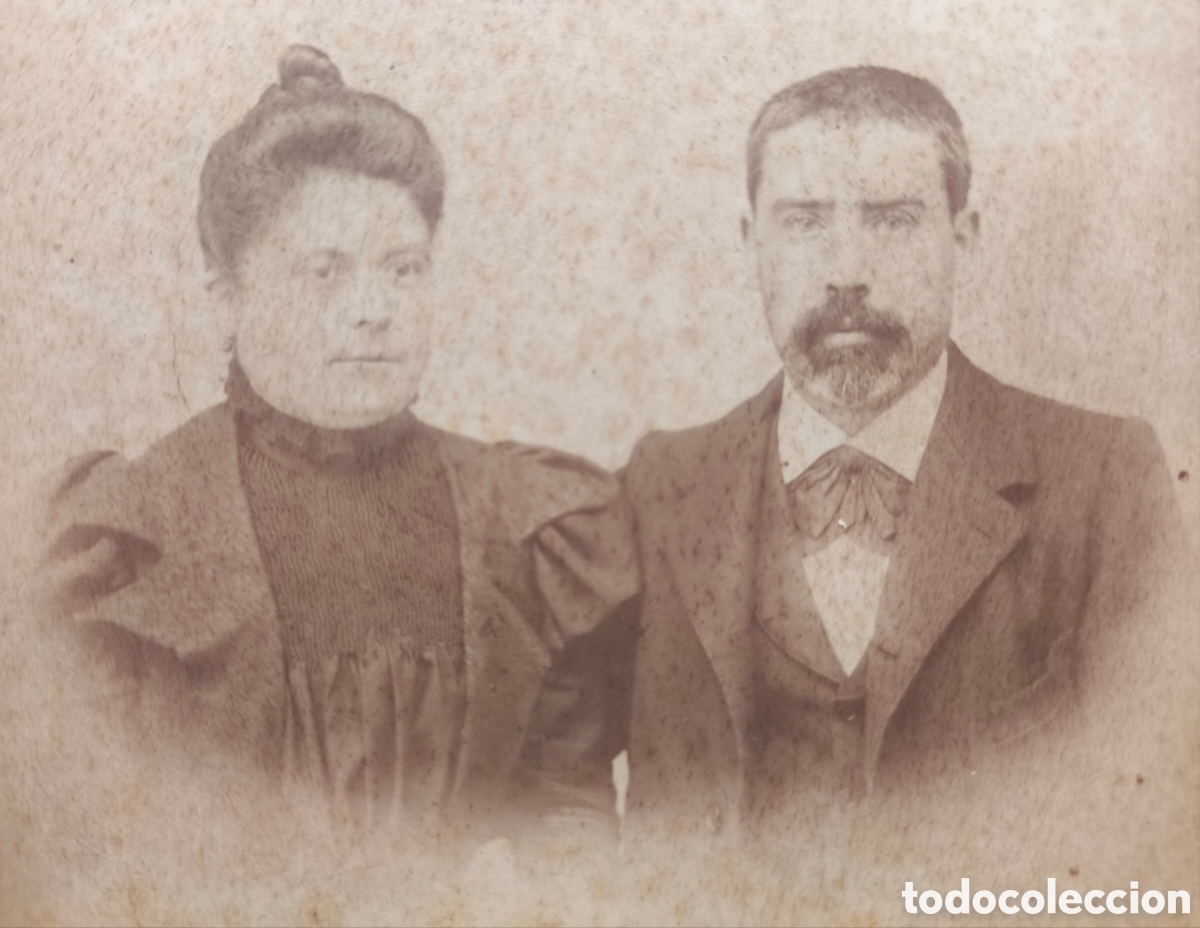 Fotograf&iacute;a antigua: FOTOGRAF&Iacute;A ALB&Uacute;MINA RETRATO DE ESTUDIO MATRIMONIO FOT&Oacute;GRAFO CARLOS HUERTA EL ESCORIAL C. 1900