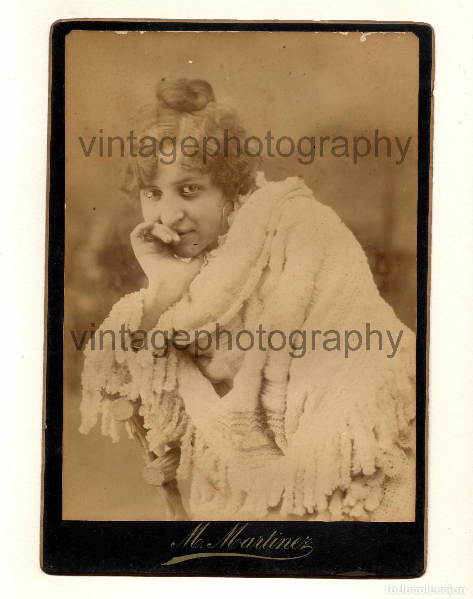 Fotograf&iacute;a antigua: Extraordinario retrato femenino, foto: Mart&iacute;nez, Reus. Finales s.XIX.