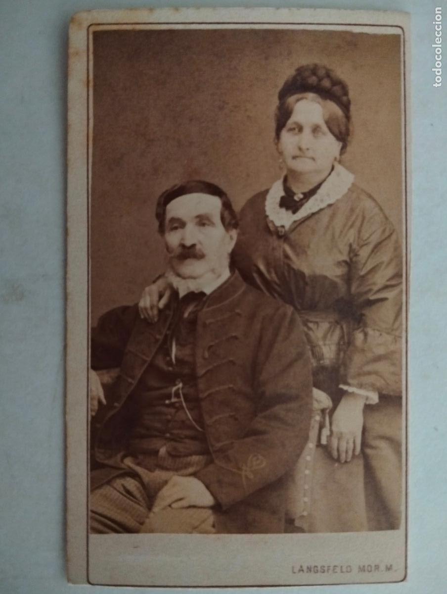 Fotograf&iacute;a antigua: TARJETA DE VISITA, ESTUDIO LANGSFELD MOR. M., FINALES SIGLO XIX, MEDIDAS 6X10 CM, MATRIMONIO POSANDO