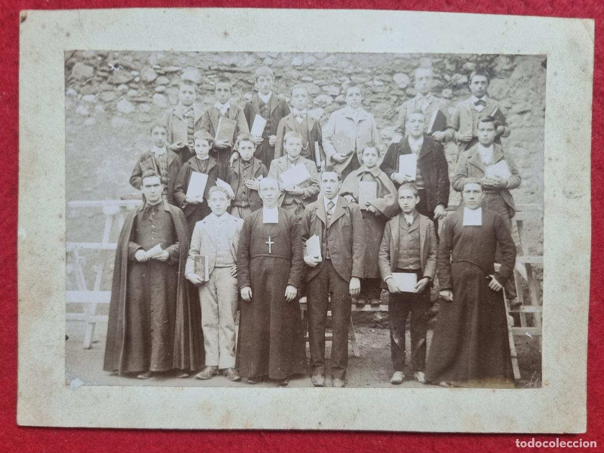 Fotograf&iacute;a antigua: FOTO ANTIGUA ALBUMINA COLEGIO VALDEMA DE MATARO BARCELONA CURAS Y ALUMNOS ORIGINAL KF1