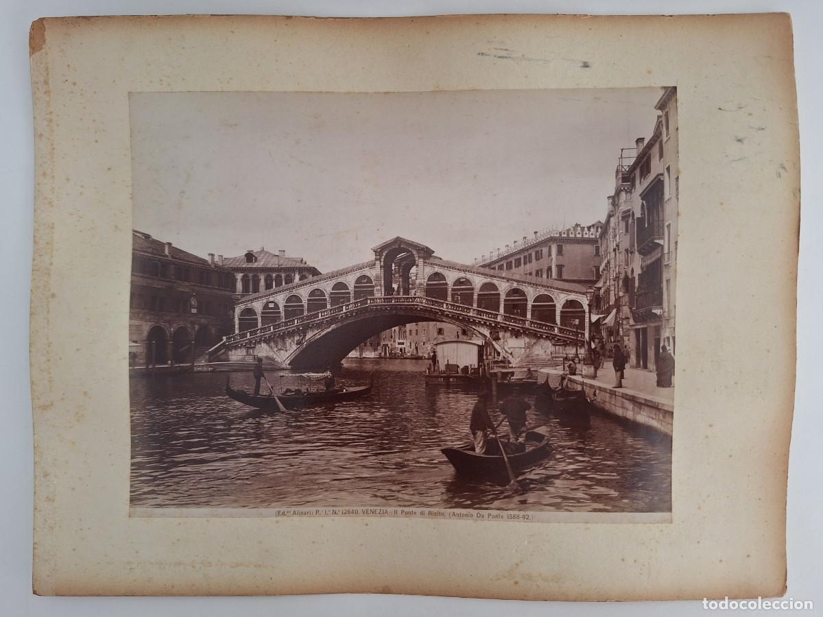 Fotograf&iacute;a antigua: VENECIA 2 FOTOGRAFIAS ALBUMINA SOBRE CARTON PUENTE RIALTO REVERSO PALACIO DUCAL SALA COLLEGIO RV