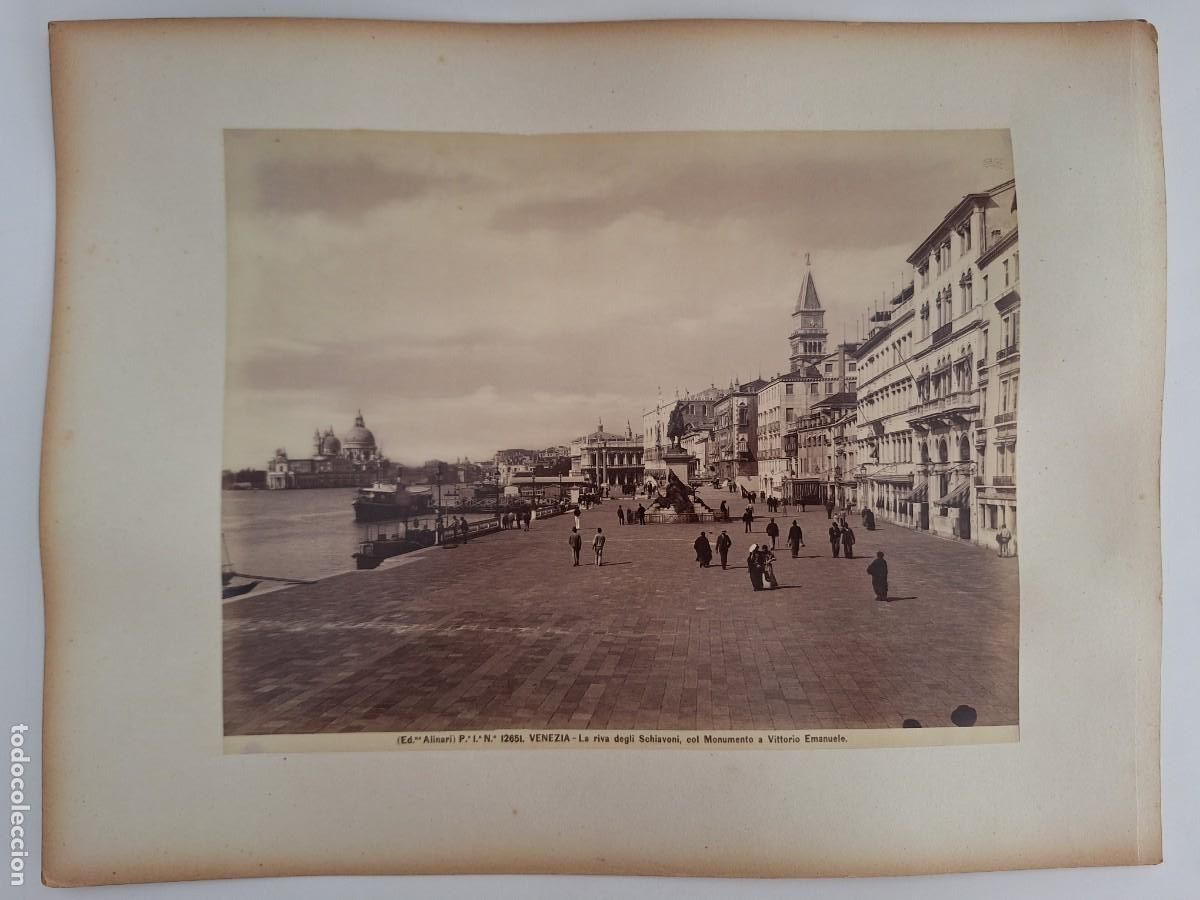Fotograf&iacute;a antigua: VENECIA 2 FOTOGRAFIAS ALBUMINA SOBRE CARTON R&Iacute;O SCHIAVONI MONUMENTO V&Iacute;CTOR EMANUELE PALACIO DUCAL RV
