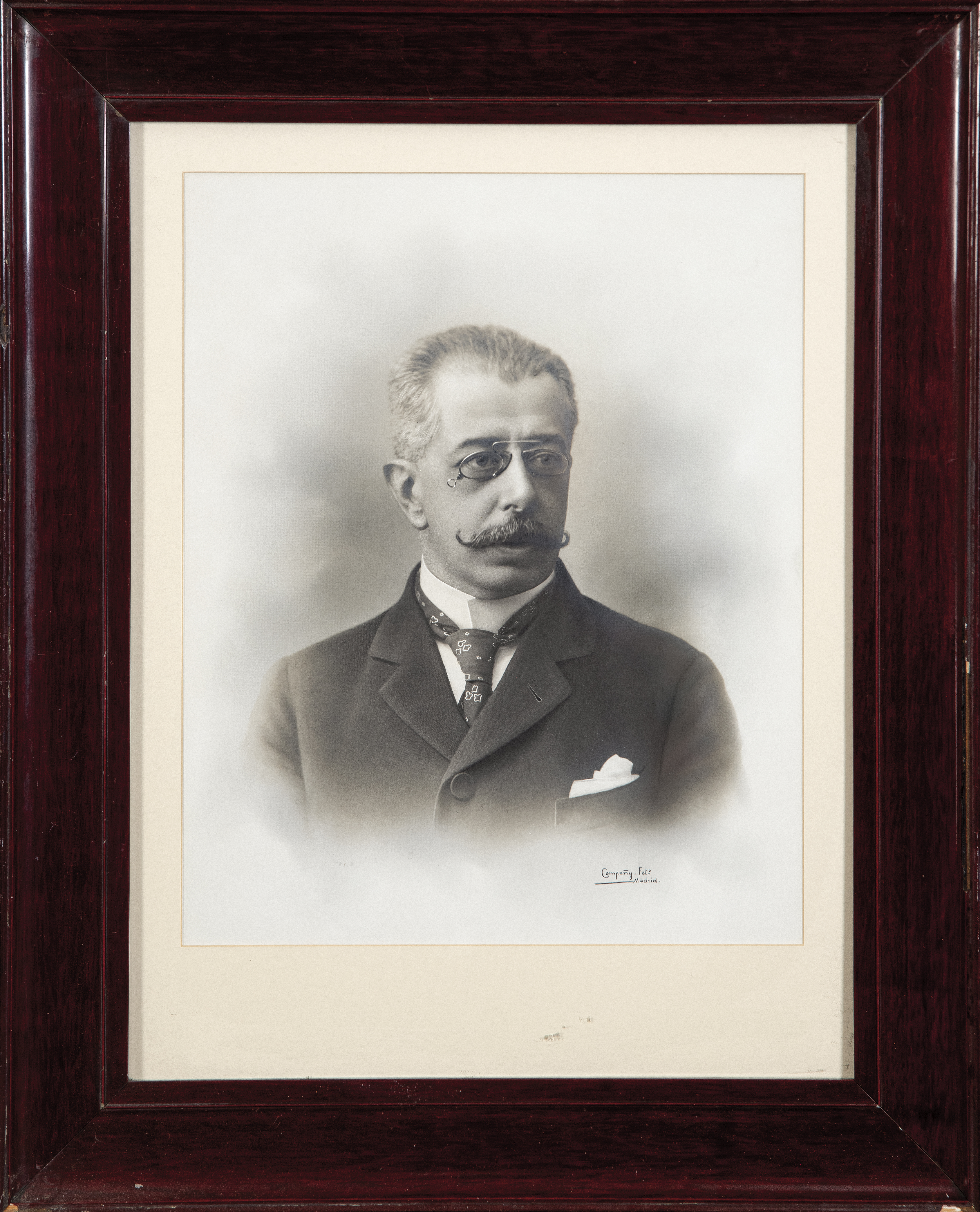 Fotograf&iacute;a antigua: Retrato de Henr&iacute; James Simon fotograf&iacute;a enmarcada Estudio Manuel Compa&ntilde;y Madrid principios siglo XX