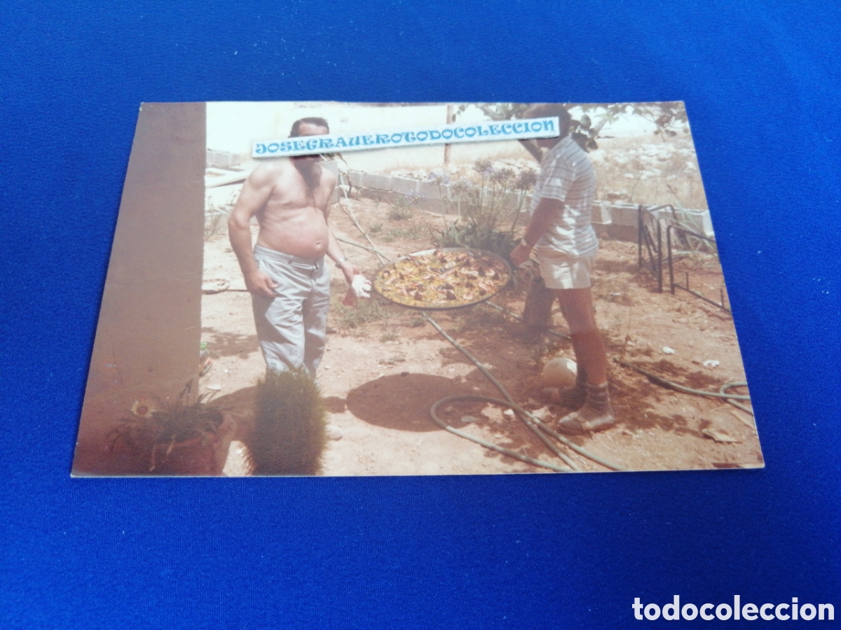 Fotograf&iacute;a antigua: PAELLA VALENCIANA CON MODELOS POSANDO A&Ntilde;O 1984 FOTOGRAF&Iacute;A ANTIGUA SIGLO PASADO