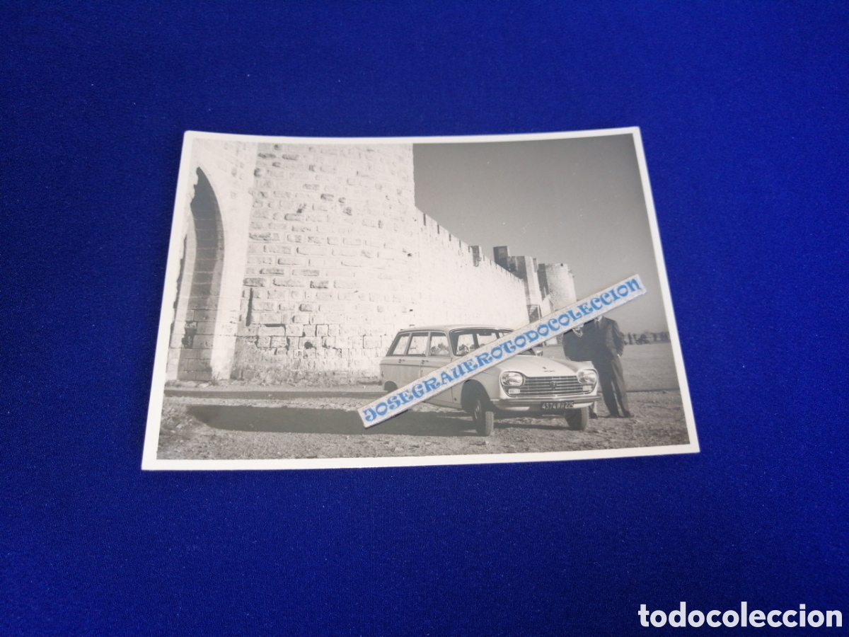 Fotograf&iacute;a antigua: PEUGEOT 204 BREACK VERSION FAMILAE CON MODELOS FOTOGRAF&Iacute;A ANTIGUA SIGLO PASADO