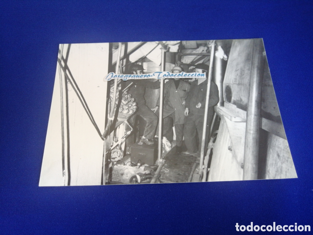 Fotograf&iacute;a antigua: TRABAJADORES - OPERARIOS JUNTO A MAQUINARIAS MODELOS POSANDO FOTOGRAF&Iacute;A ANTIGUA SIGLO PASADO