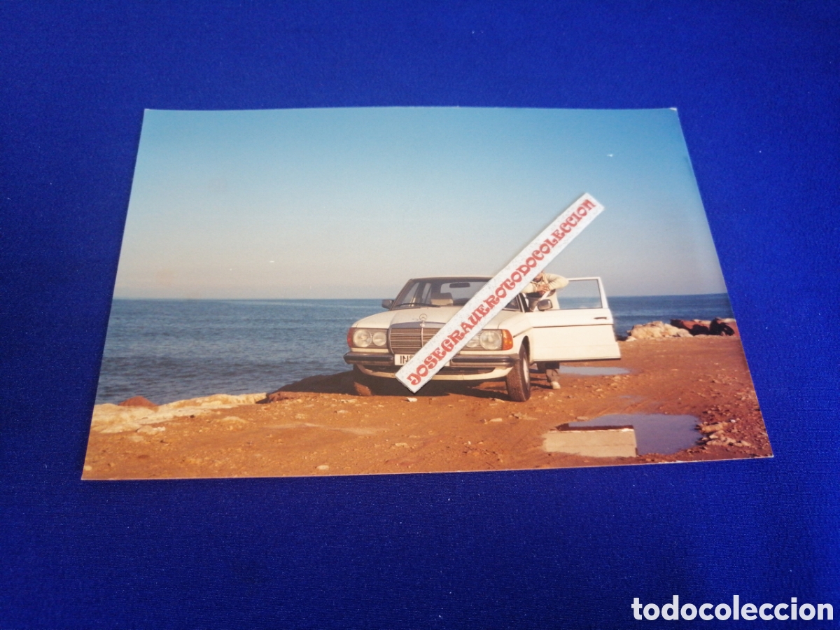 Fotograf&iacute;a antigua: MERCEDES BENZ 230E CON MODELO POSANDO (CALPE) ALICANTE FOTOGRAF&Iacute;A