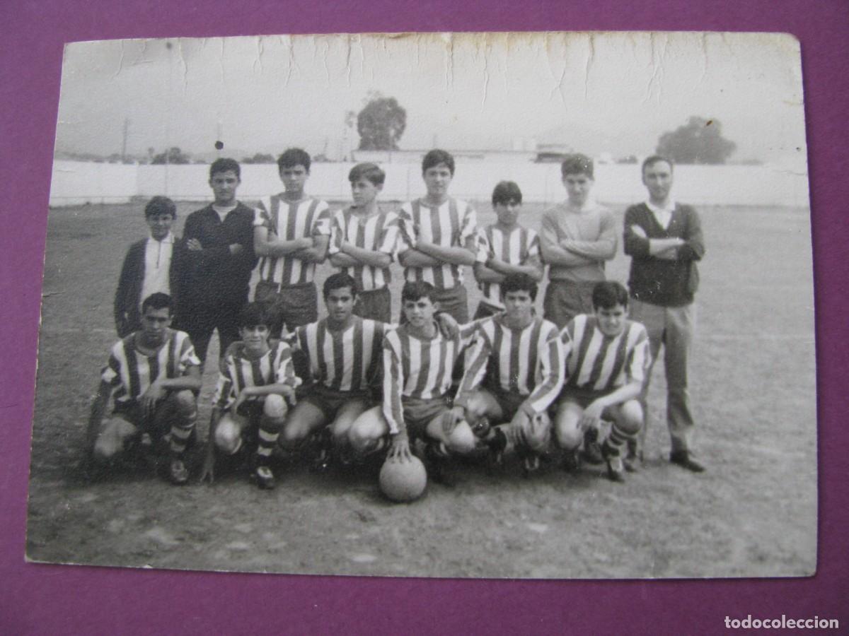 Fotograf&iacute;a antigua: FOTO DE ALGUN EQUIPO DE FUTBOL. 10,5X7,5 CM
