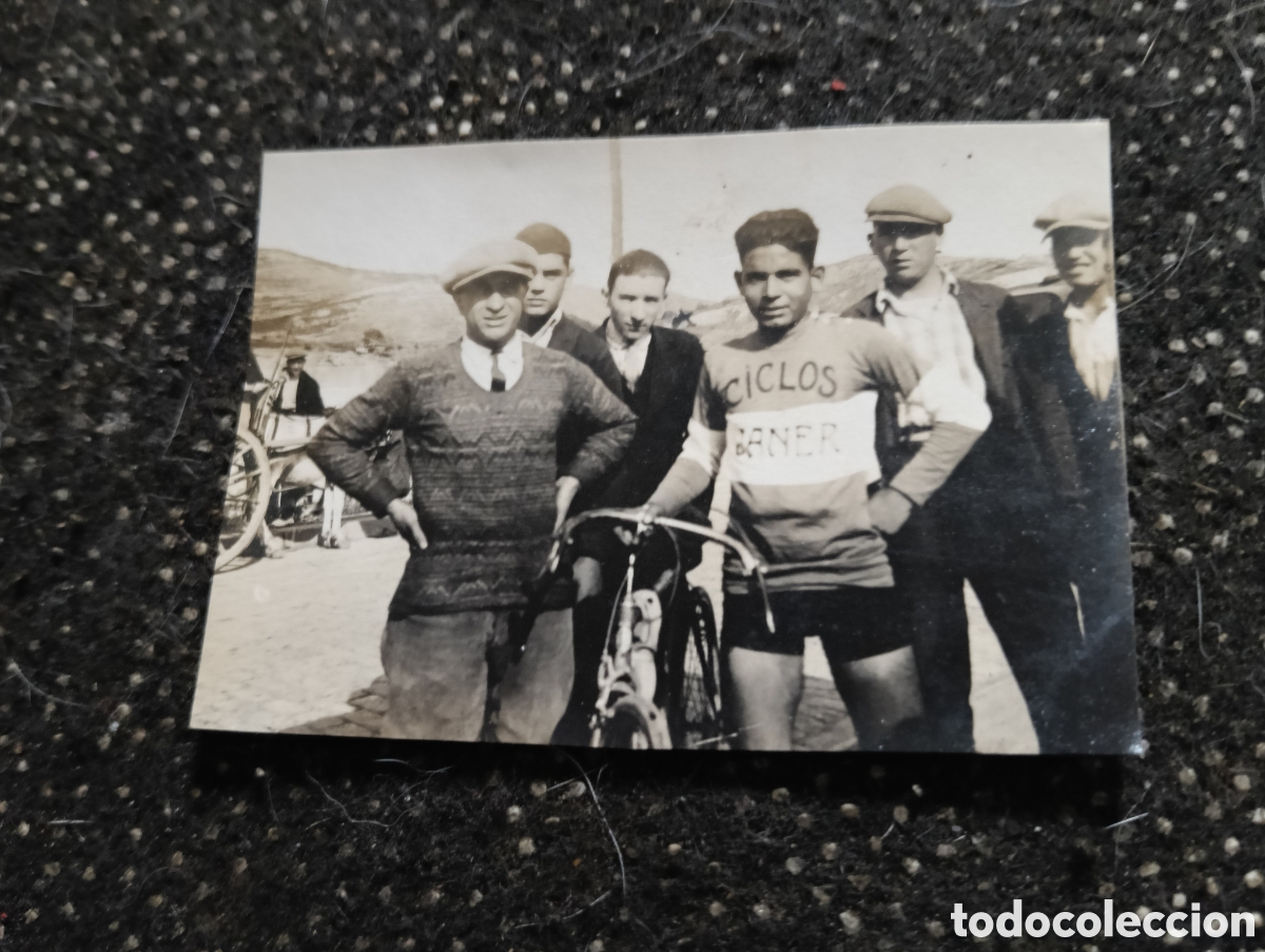 Fotograf&iacute;a antigua: Fotograf&iacute;a del ciclista de la vuelta a Badalona Agusti 25-3-1928. Mide 7,5 x 5 cm.